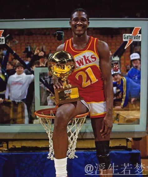 麦克丹尼尔斯抢断快攻,兰德尔双手暴扣 麦克丹尼尔斯抢断快攻,兰德尔双手暴扣