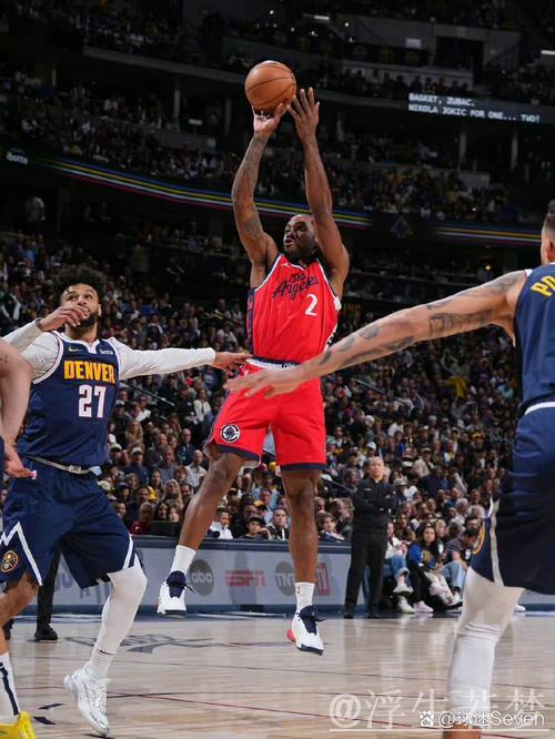 邓恩接伦纳德分球命中远投三分